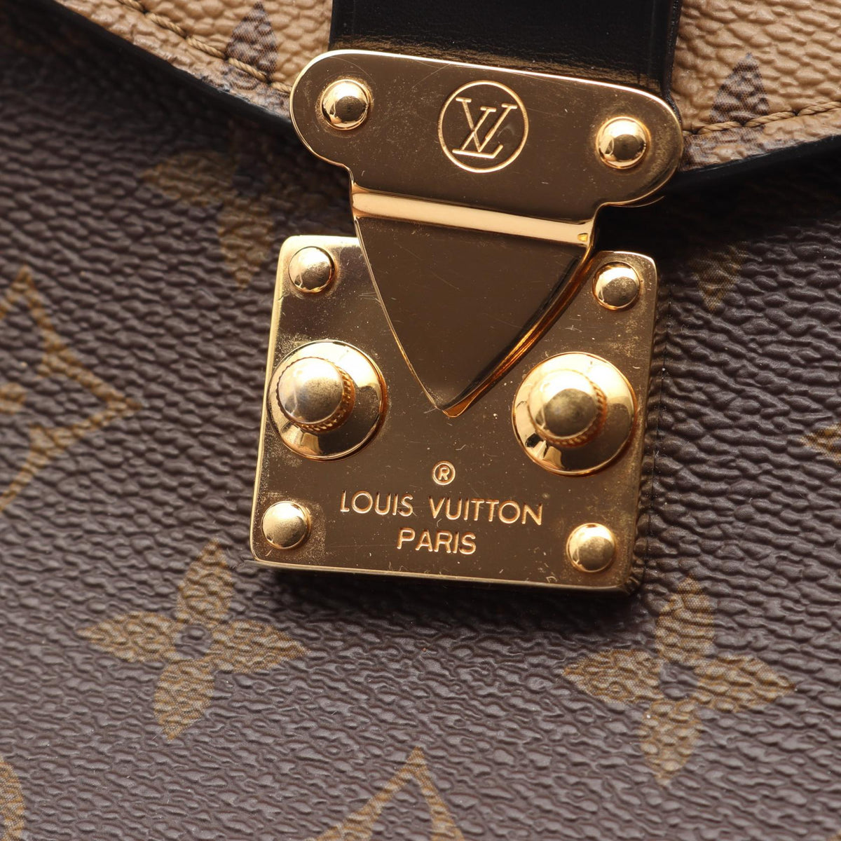 LOUIS VUITTON Pochette Metis MM Handle Bag
