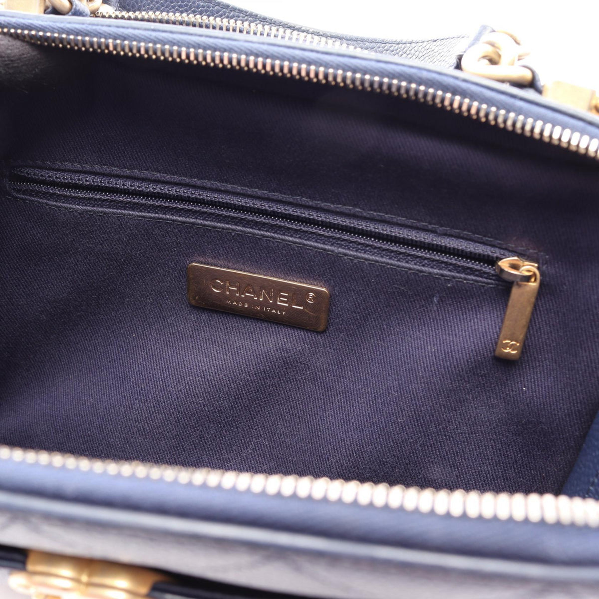 CHANEL Matelasse Caviar Skin 2WAY - Blue Shoulder Bag