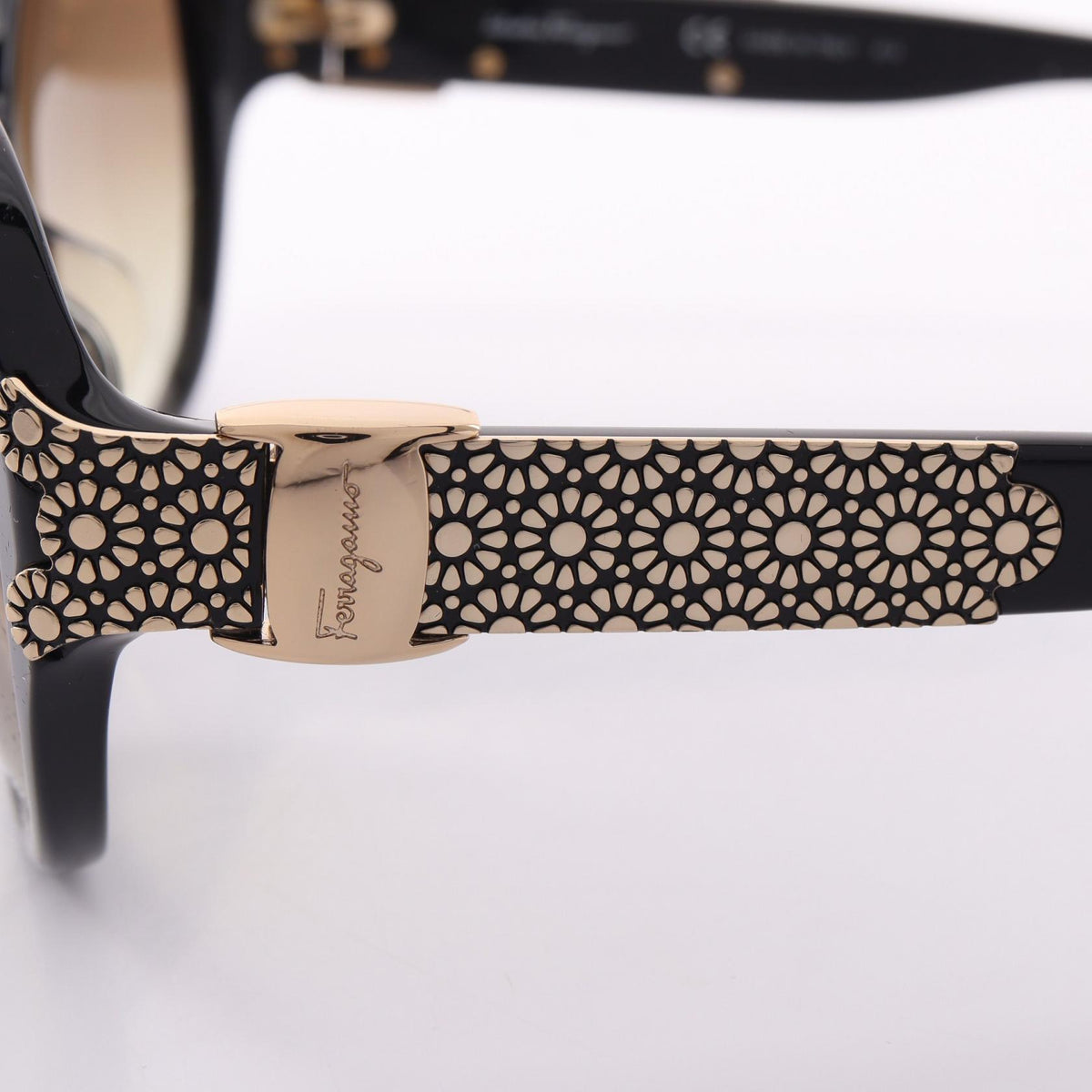 Salvatore Ferragamo Vara Sunglasses Black