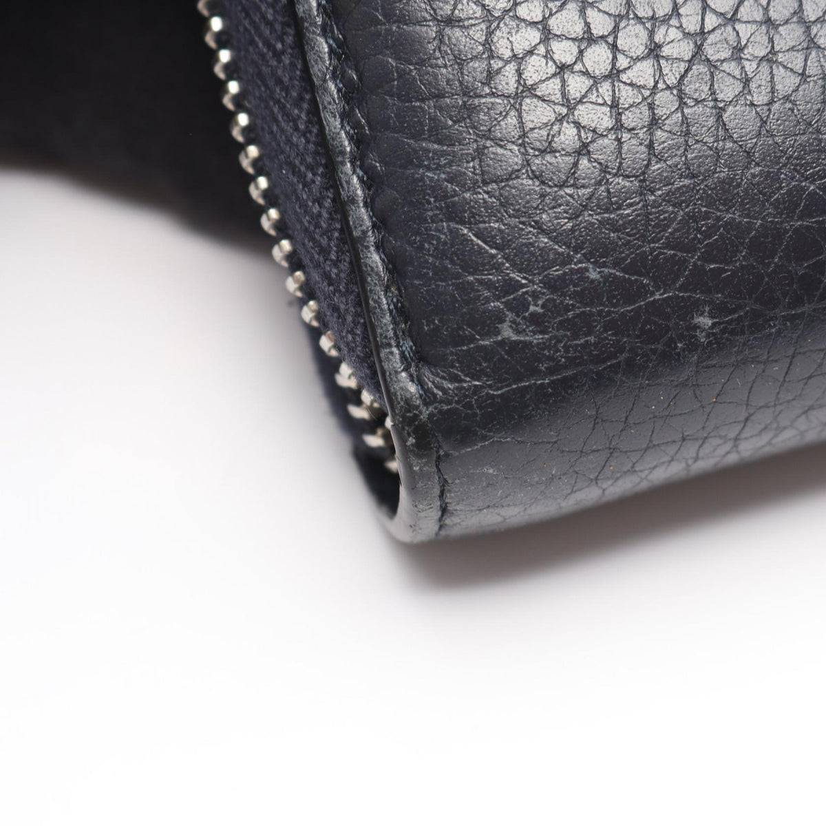 GUCCI GG Metal Round Zip Leather Wallet Navy