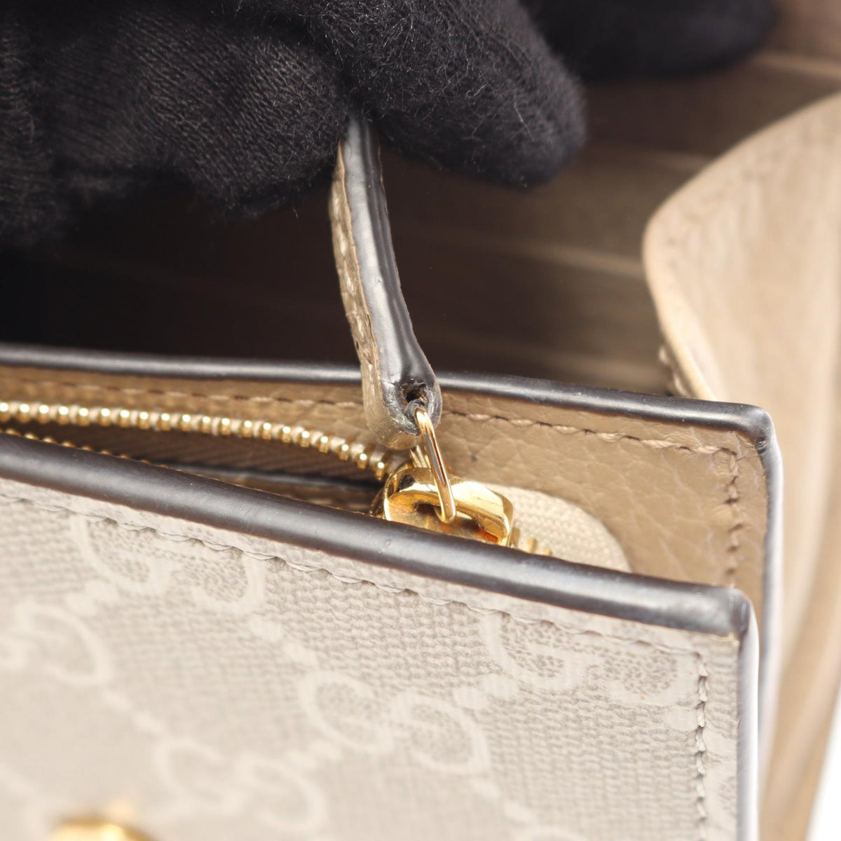 GUCCI GG Marmont Bi-Fold Beige Leather Wallet