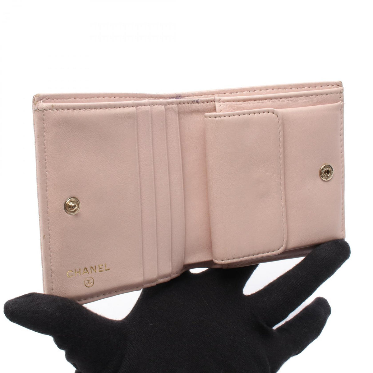 CHANEL Matelasse Small Bi-Fold Skin Wallet