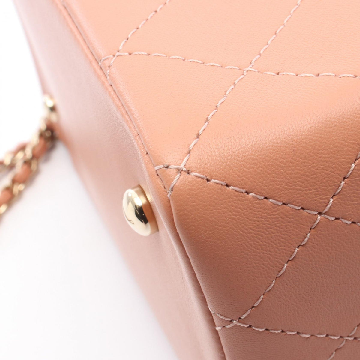 CHANEL Matelasse Leather Shoulder Gold HW Shoulder Bag