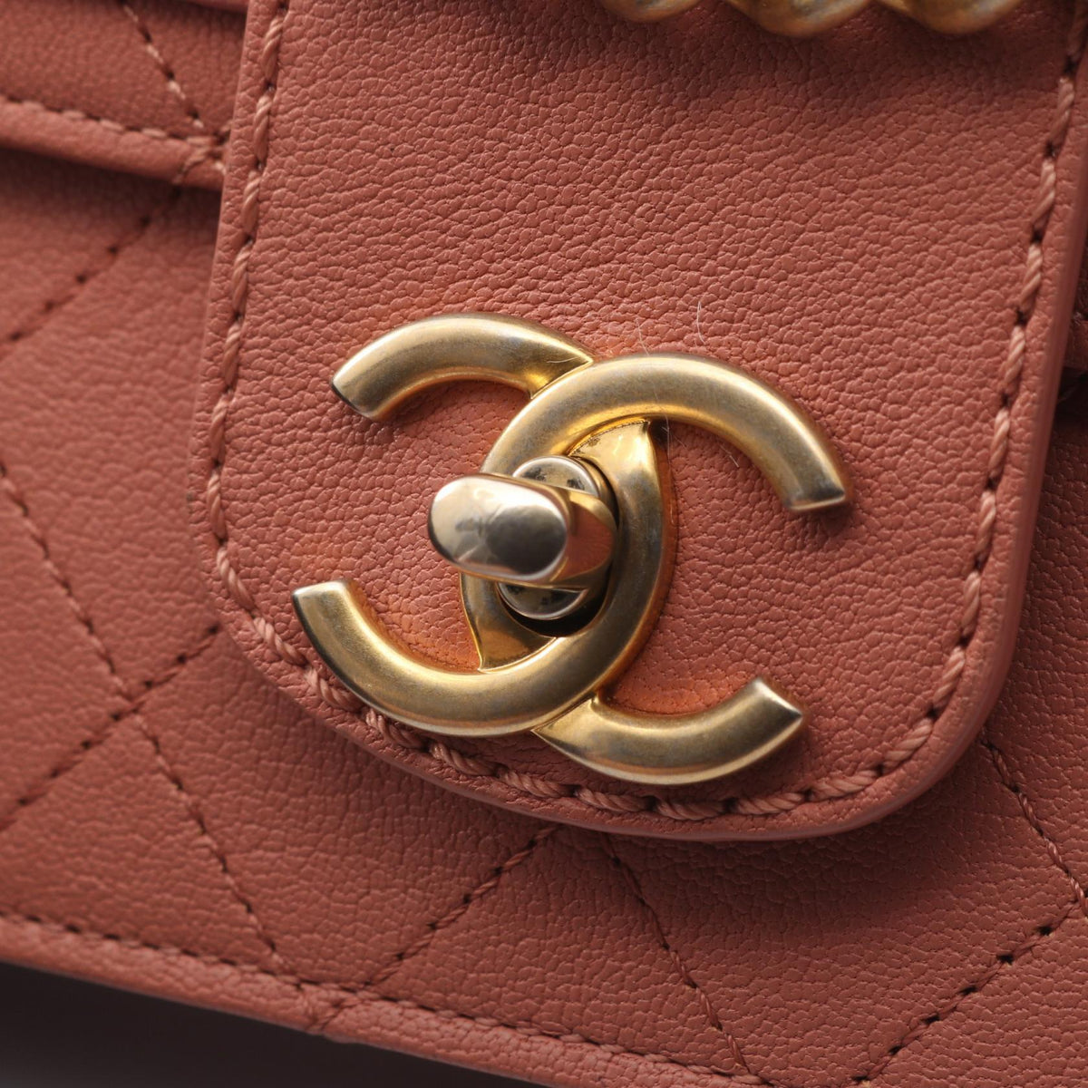 CHANEL Matelasse Leather Shoulder Bag Pink