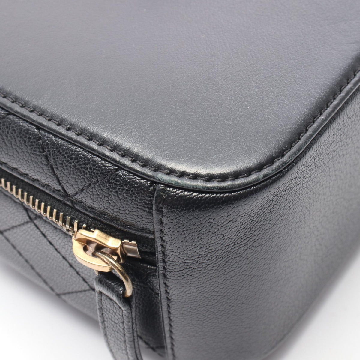 CHANEL Matelasse Leather Top Shoulder Bag