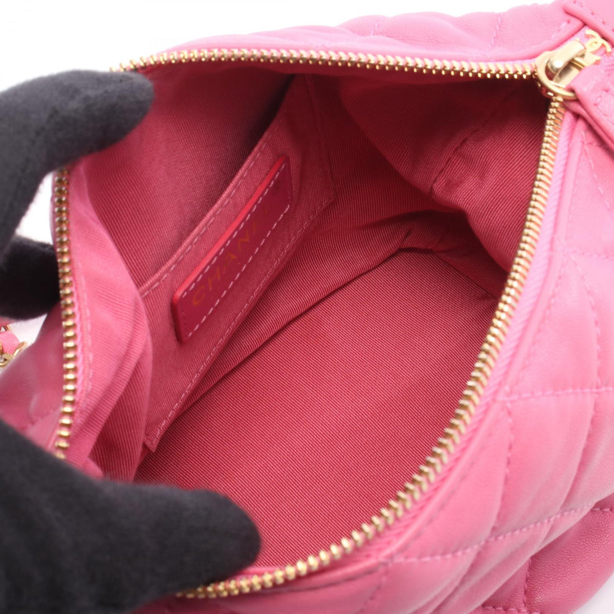 CHANEL 19 Matelassé Small Hobo Bag Pink
