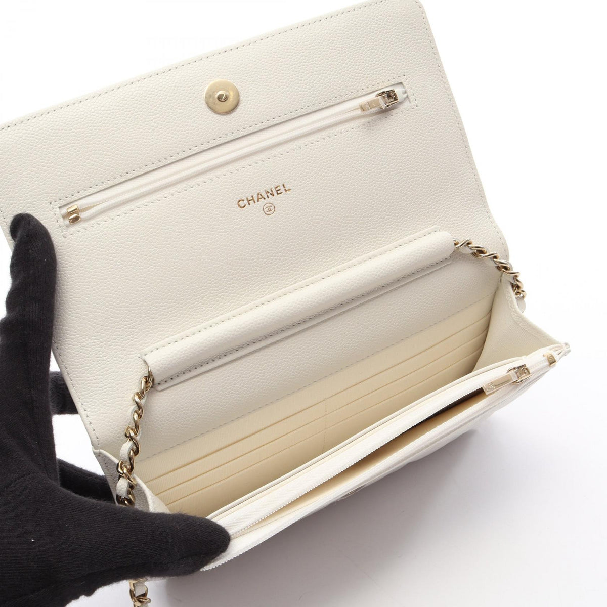 CHANEL Matelasse Caviar Skin Bag White