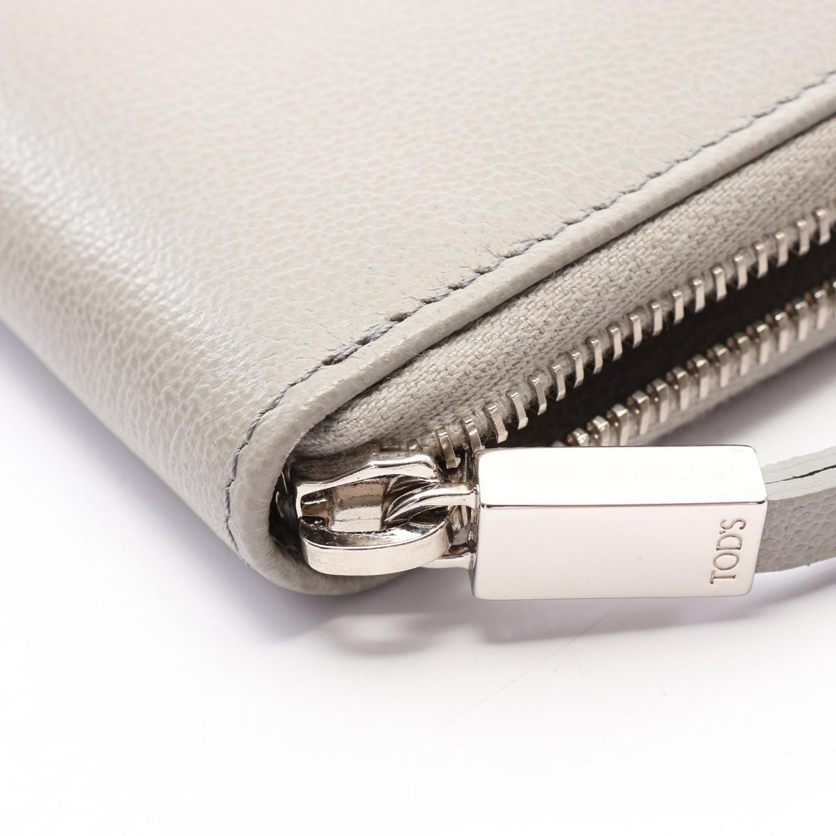 TOD'S Leather Round Zip Wallet Gray
