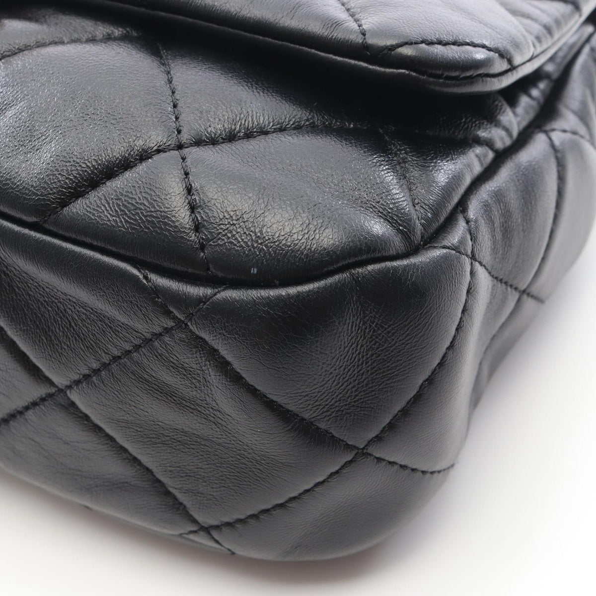 CHANEL Matelasse Lambskin Bag Black
