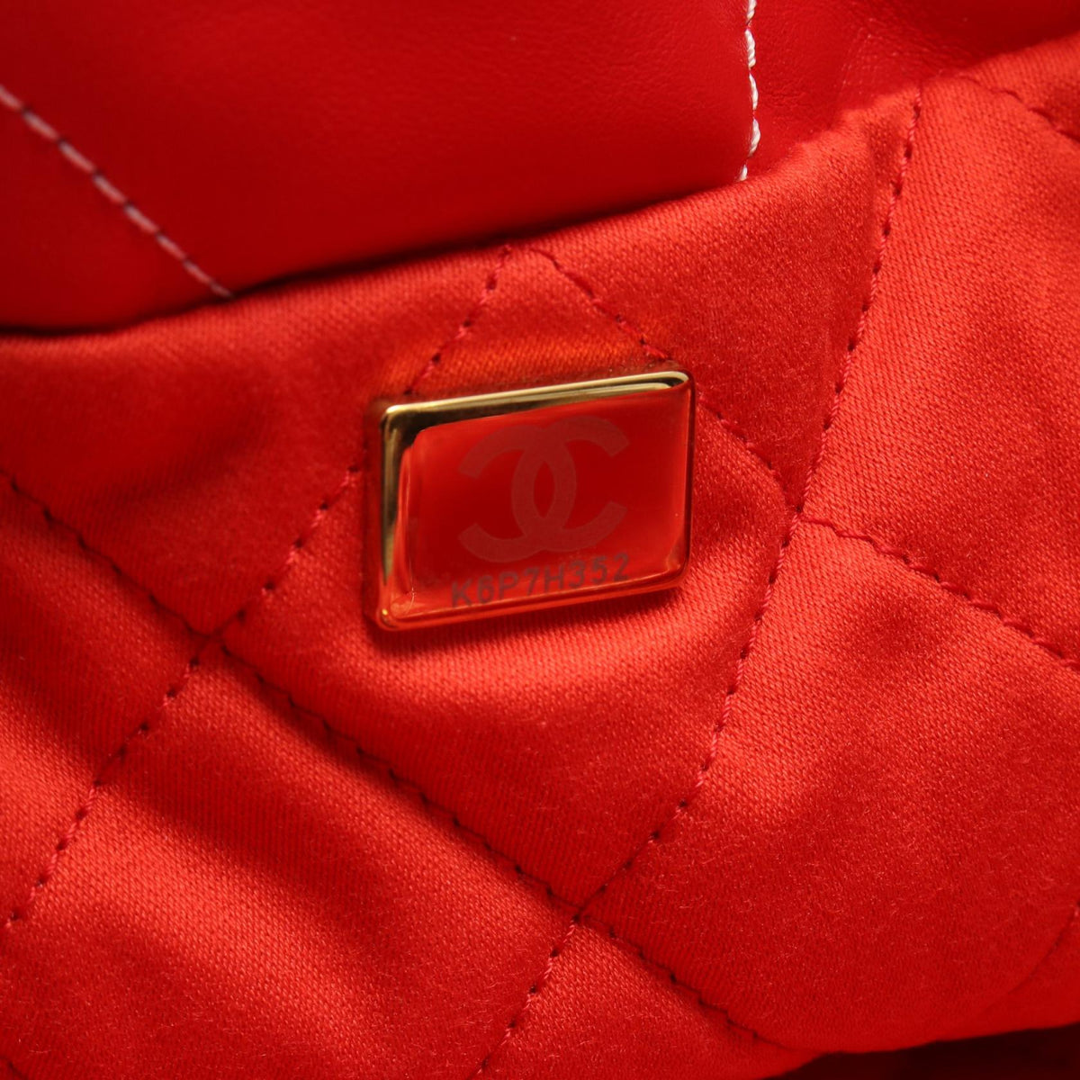CHANEL Matelasse Chanel 22 Shoulder Bag