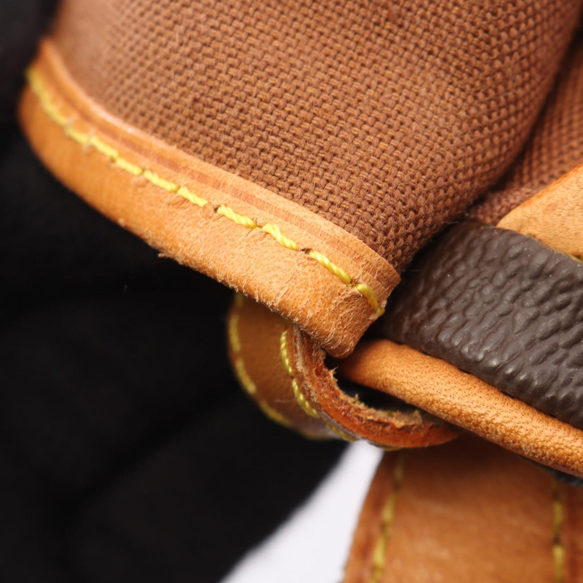 LOUIS VUITTON Saumur 30 Shoulder Bag