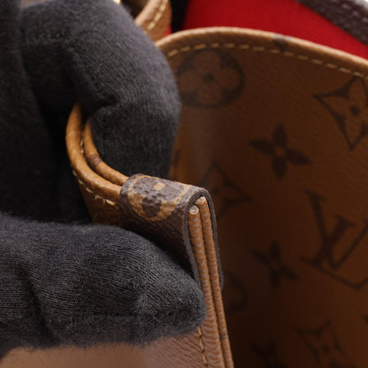 LOUIS VUITTON OnTheGo GM Shoulder Bag