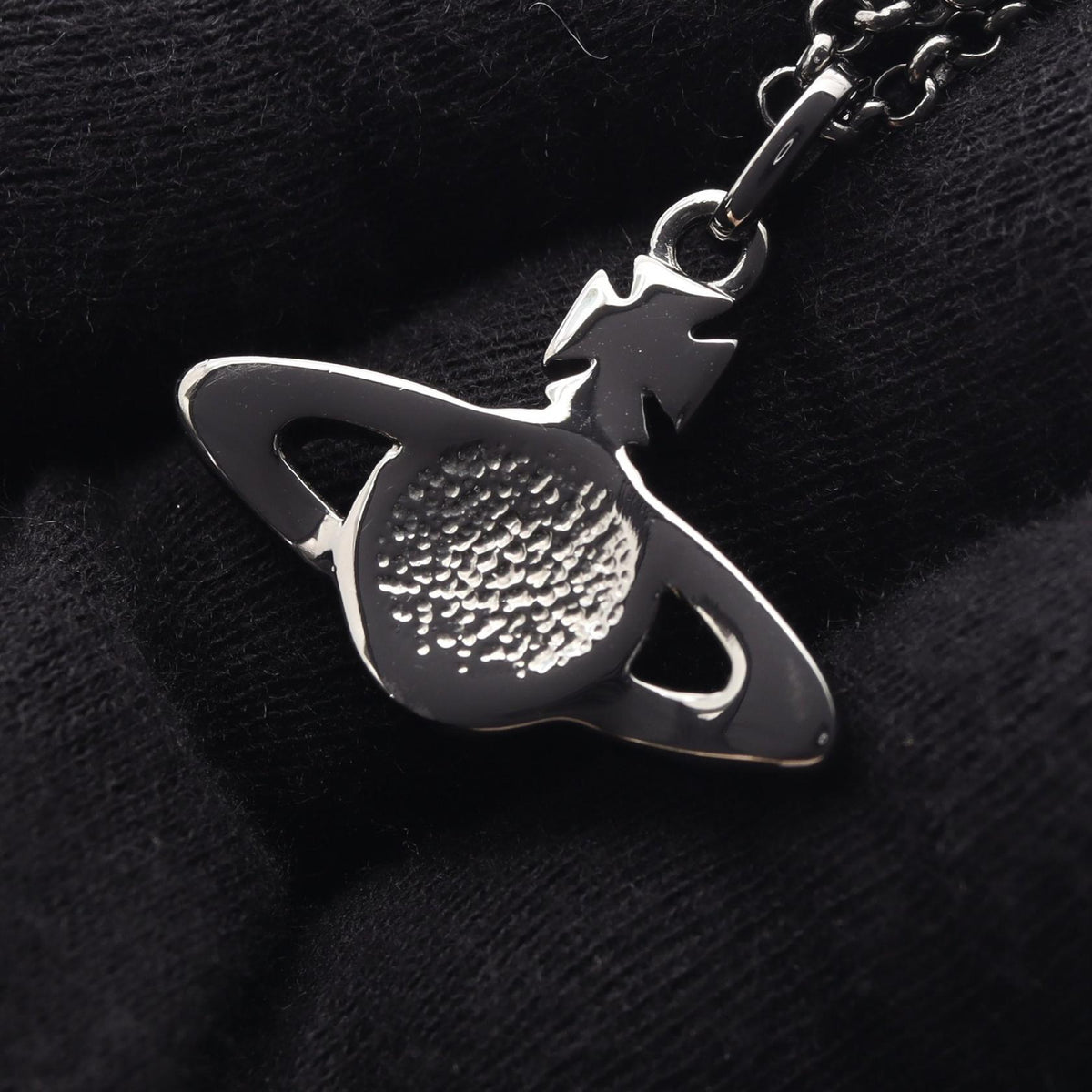 Vivienne Westwood Mini Bas Relief Necklace Silver