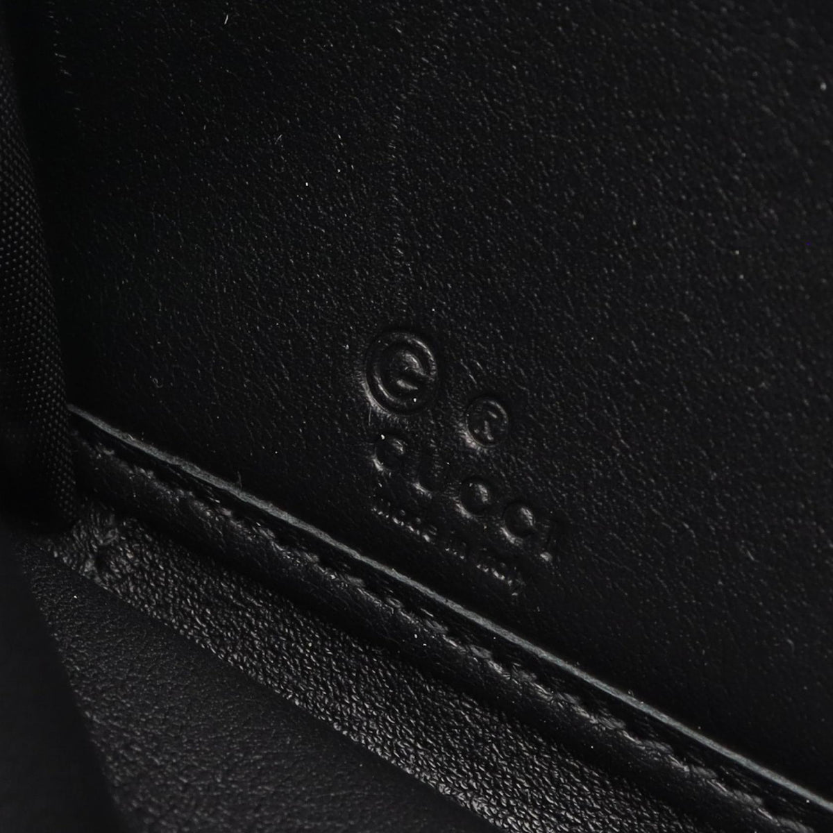 GUCCI Microguccissima Round Wallet Black
