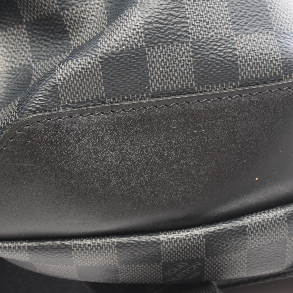 LOUIS VUITTON Avenue Damier Graphite Sling Bag Black