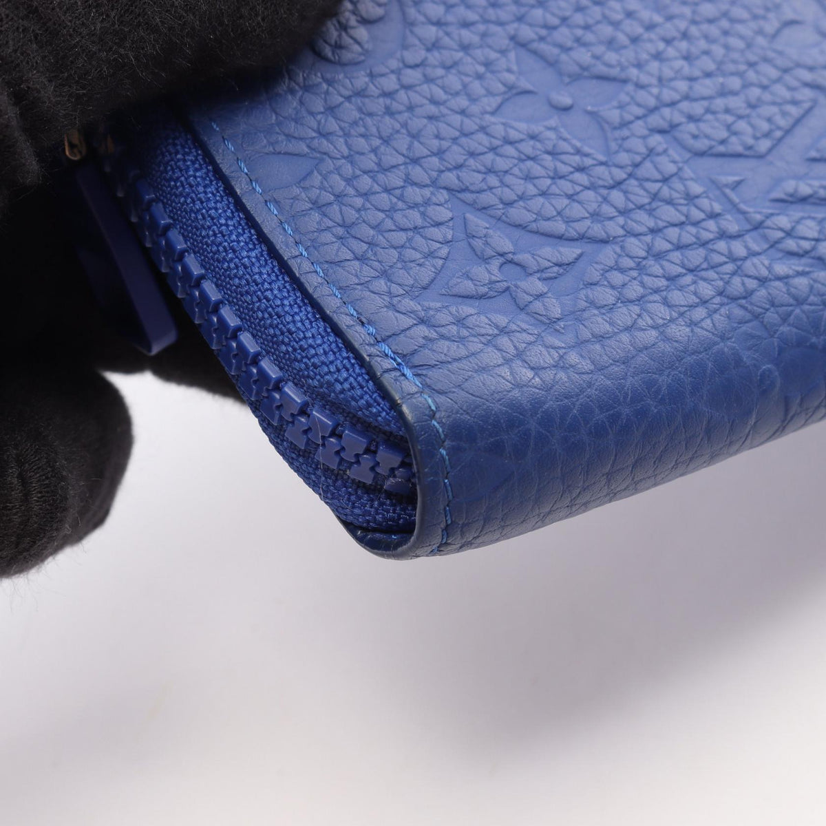 LOUIS VUITTON Zippy Wallet Vertical Taurillon Blue