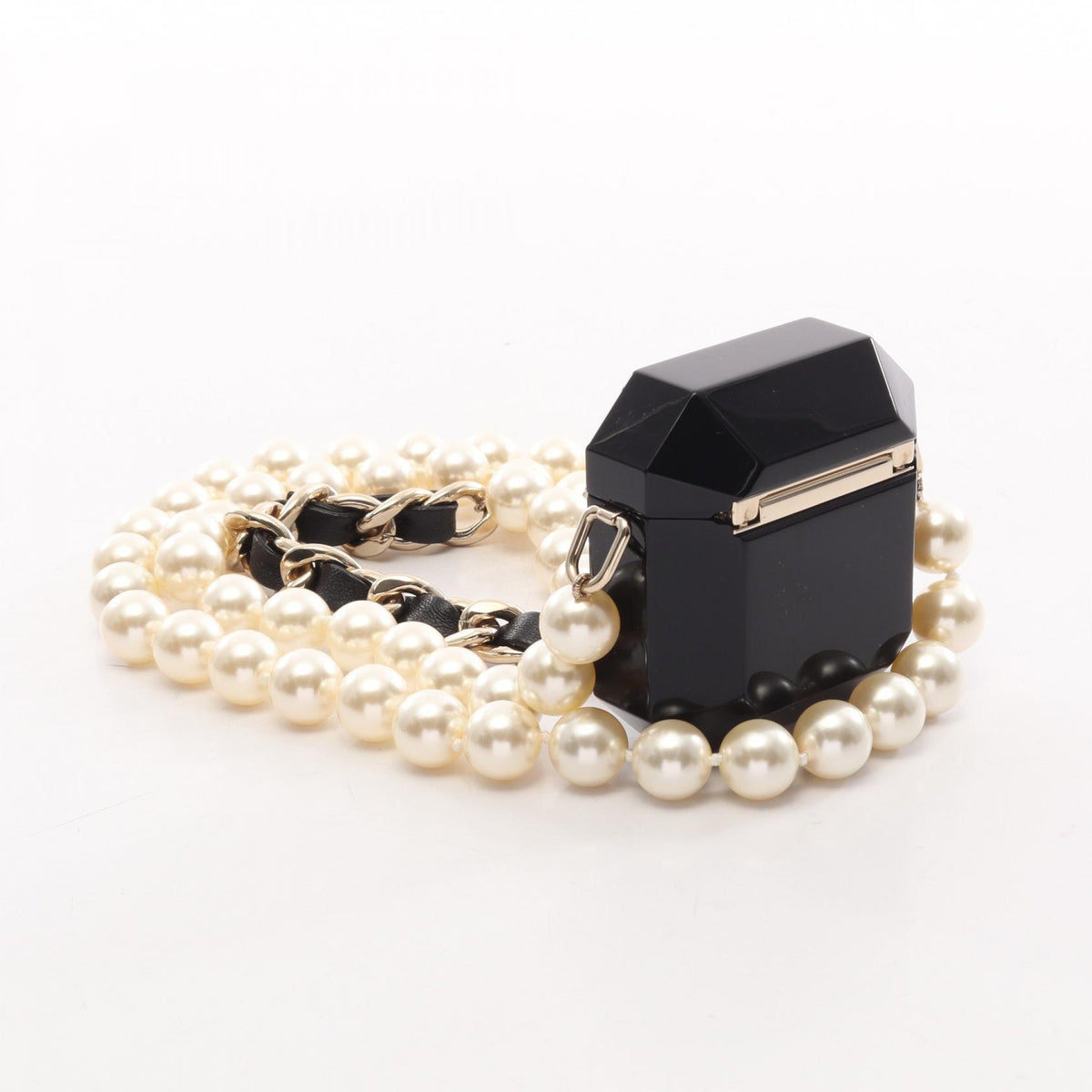 CHANEL B21A Coco Mark AirPods Faux Pearl Bag