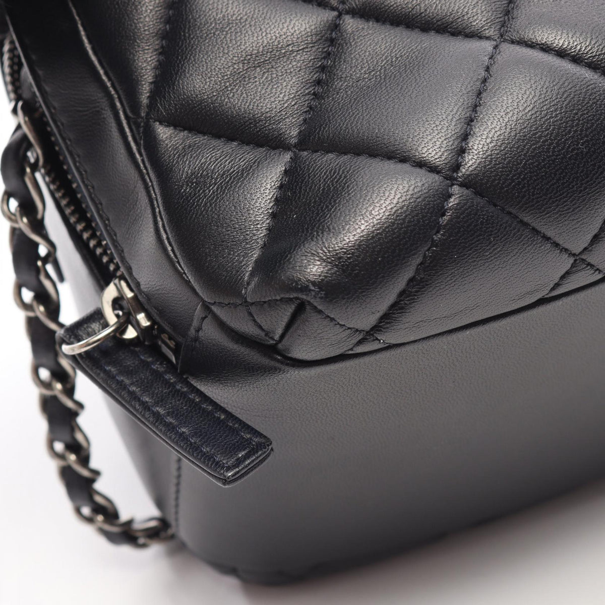 CHANEL Matelasse Lambskin Shoulder Bag