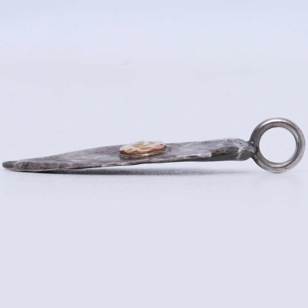 GORO'S K18 Gold Metal Arrowhead Pendant Silver