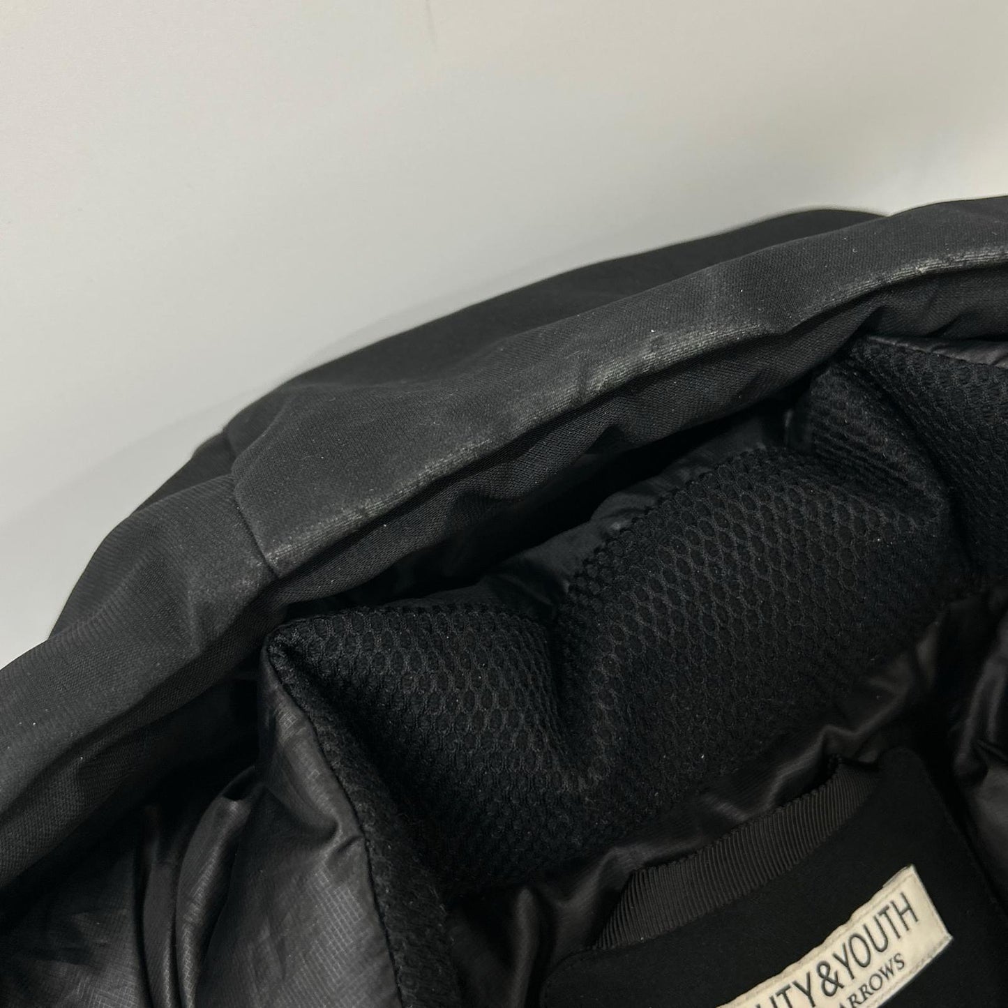 B&Y U-ARROWS Komatsu Matere Down Jacket Black Size M