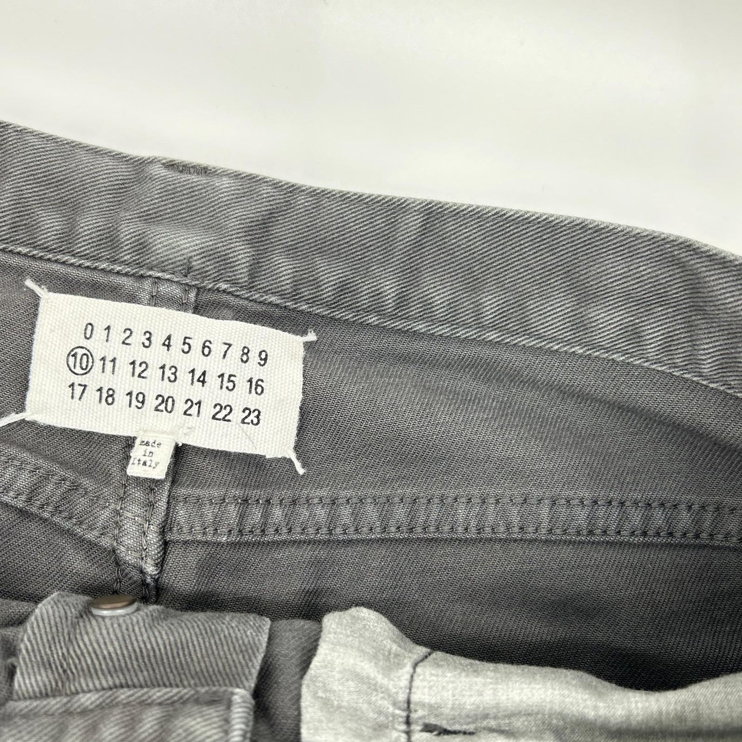 Maison Margiela 2017 Gray Button Fly Denim Jeans Size 30