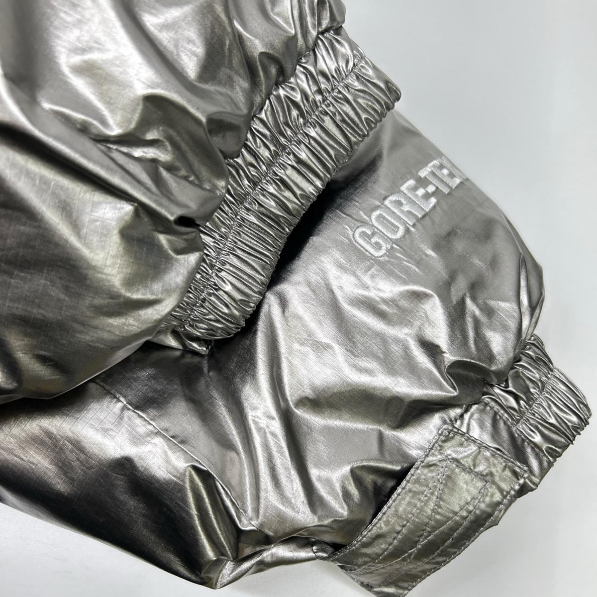 Supreme 22AW GORE-TEX 700 Fill Down Parka Silver Jacket Size XK