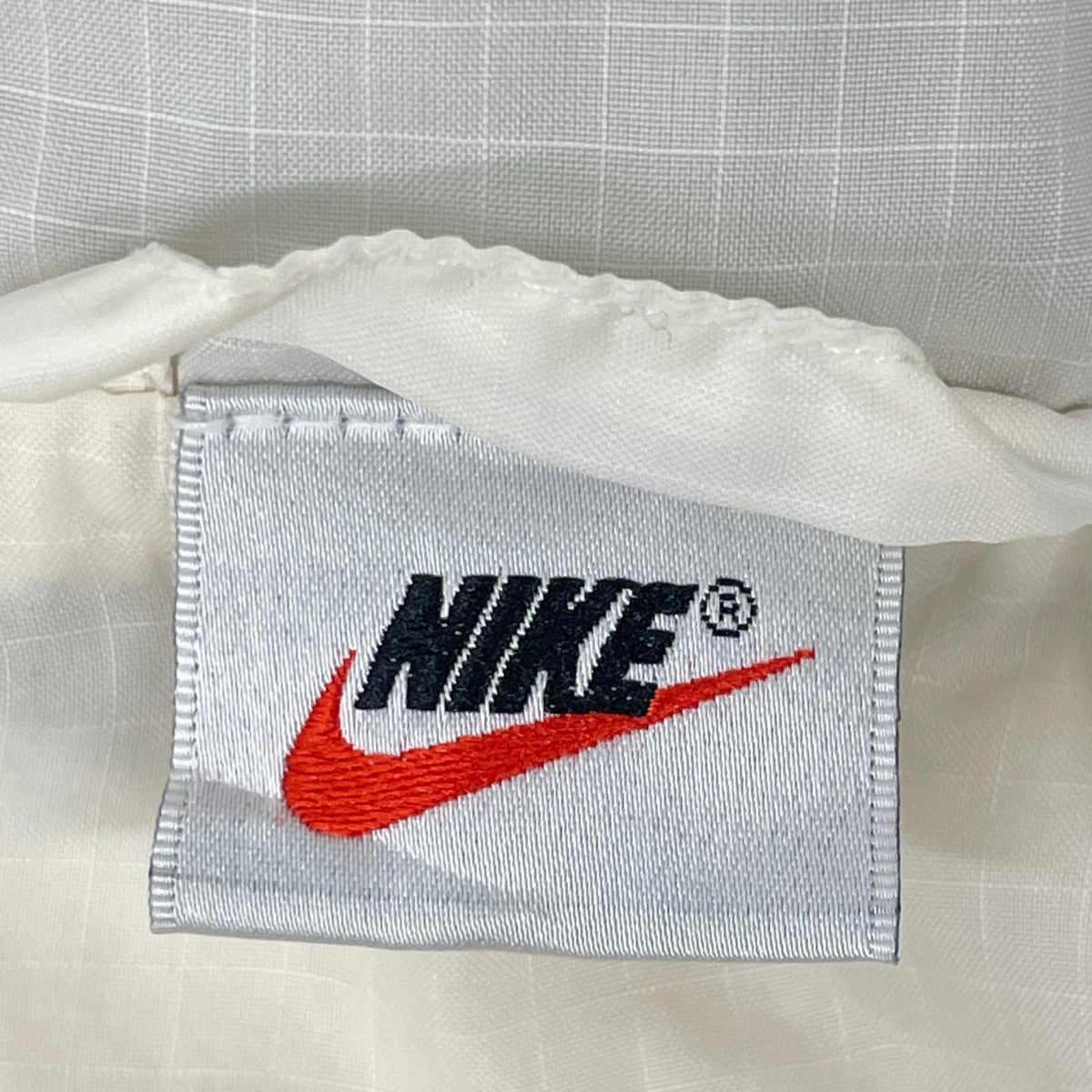 NIKE 90s White/Navy Nylon Jacket Size L
