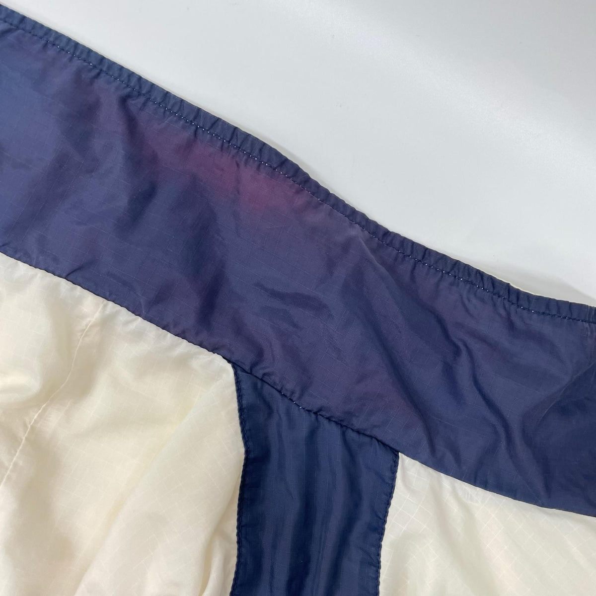 NIKE 90s White/Navy Nylon Jacket Size L