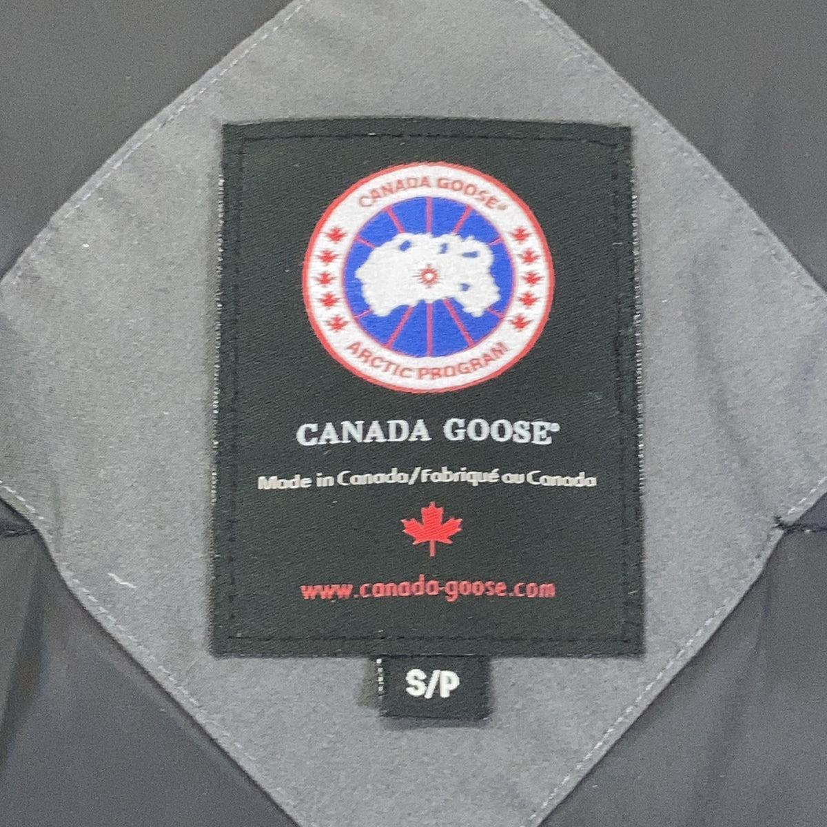 CANADA GOOSE Kamloops Hooded Down Jacket Graphite Size S/P