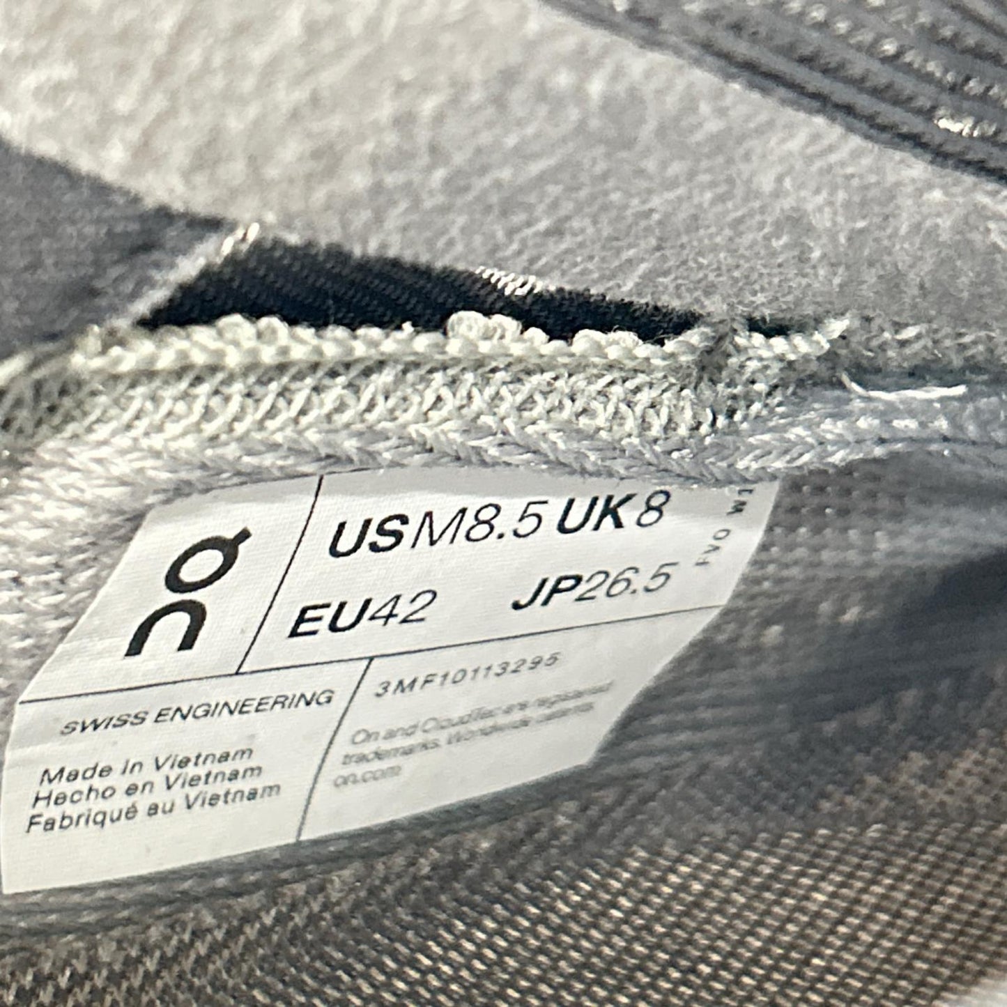 ON Cloudflow5 Running Sneakers Gray Size 26.5
