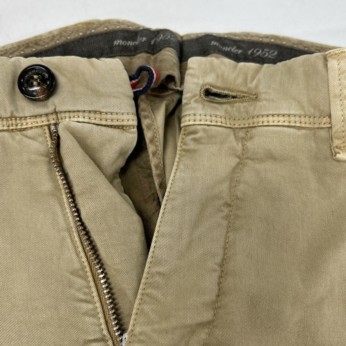 MONCLER Beige PANTALONE BERMUDA Shorts Pants Size 48