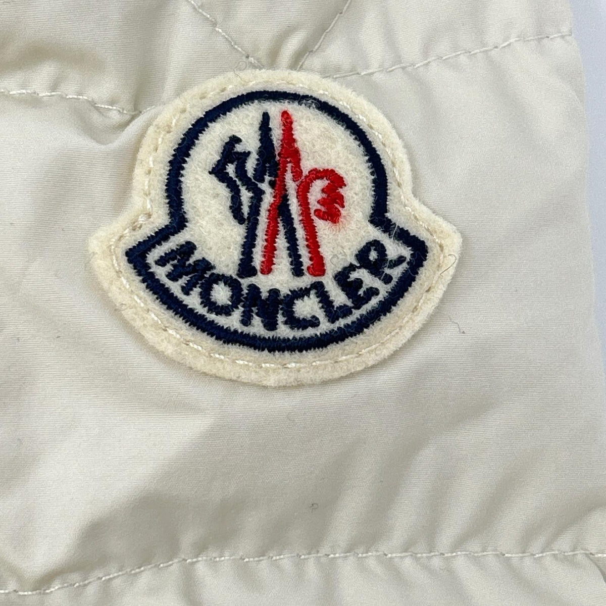 MONCLER YERES 19 Nylon Light Down Jacket White