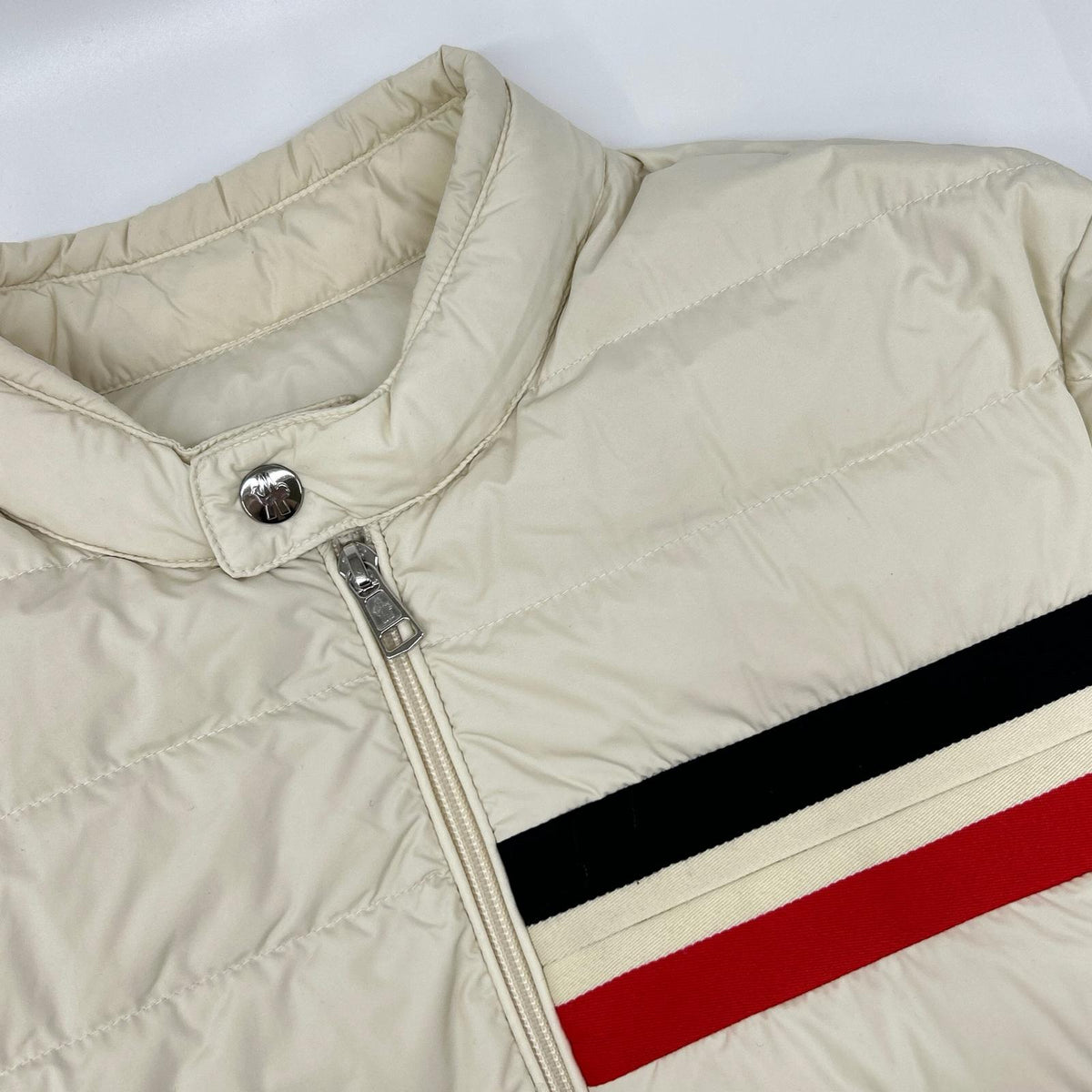MONCLER YERES 19 Nylon Light Down Jacket White