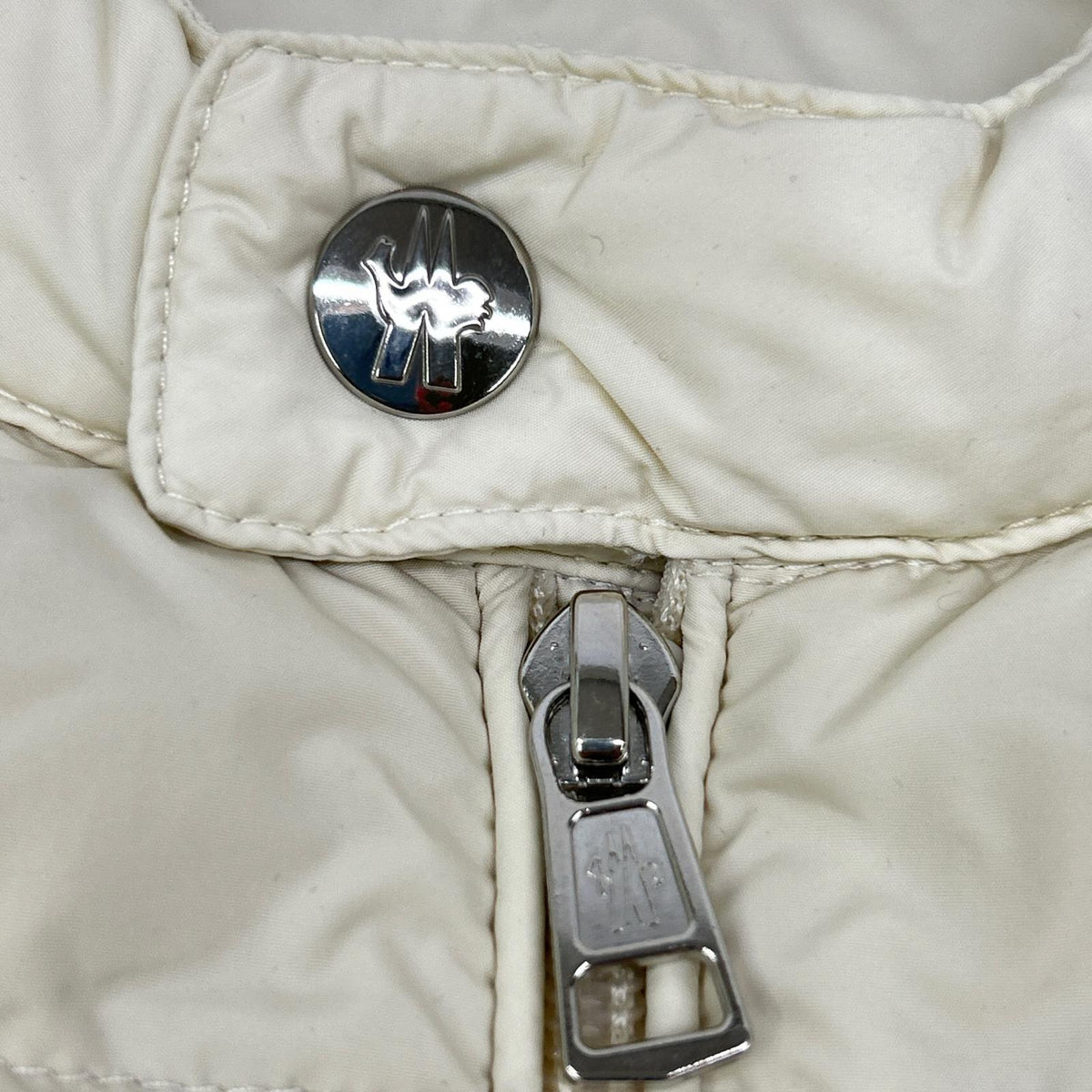 MONCLER YERES 19 Nylon Light Down Jacket White