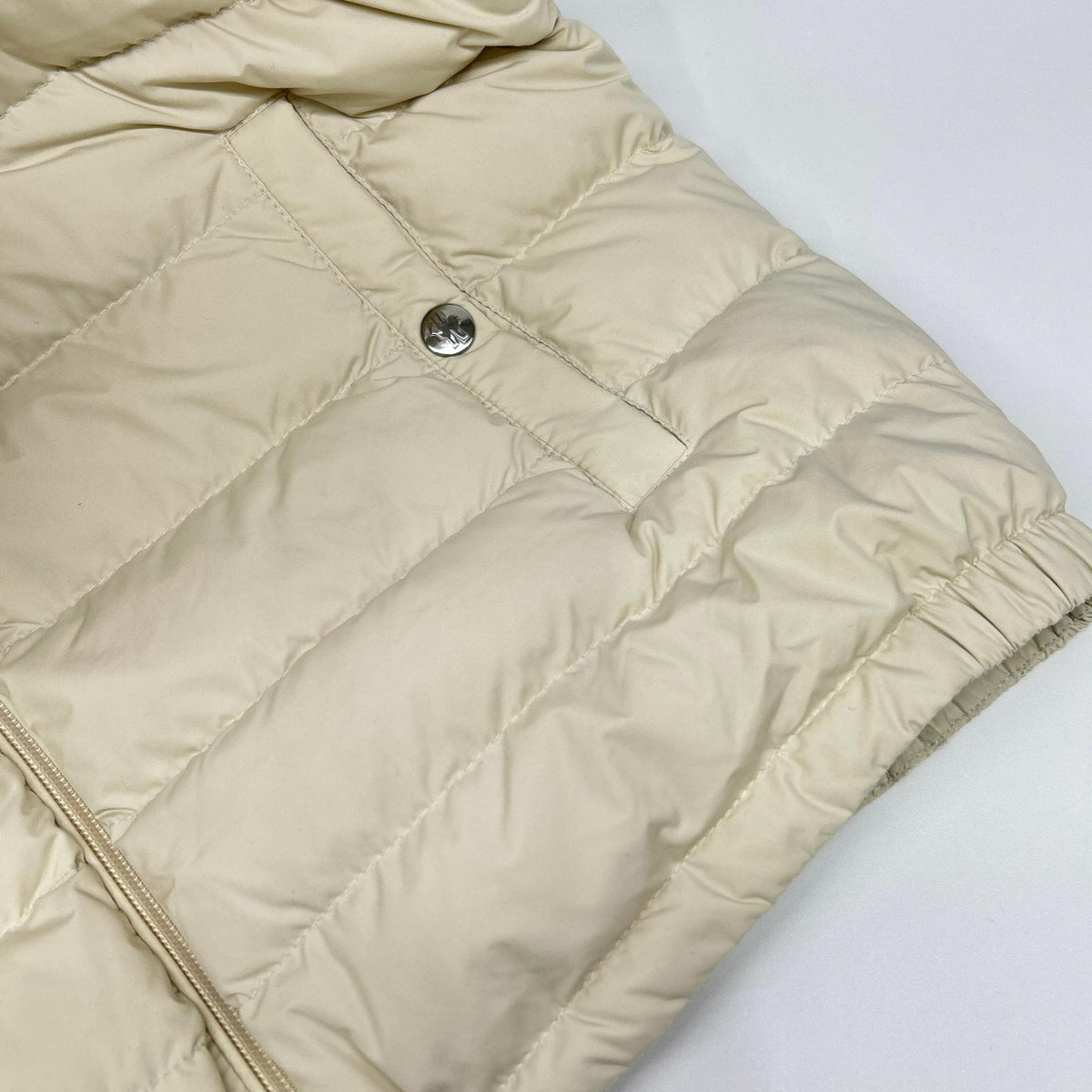 MONCLER YERES 19 Nylon Light Down Jacket White
