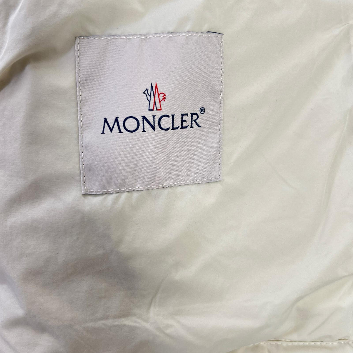 MONCLER YERES 19 Nylon Light Down Jacket White
