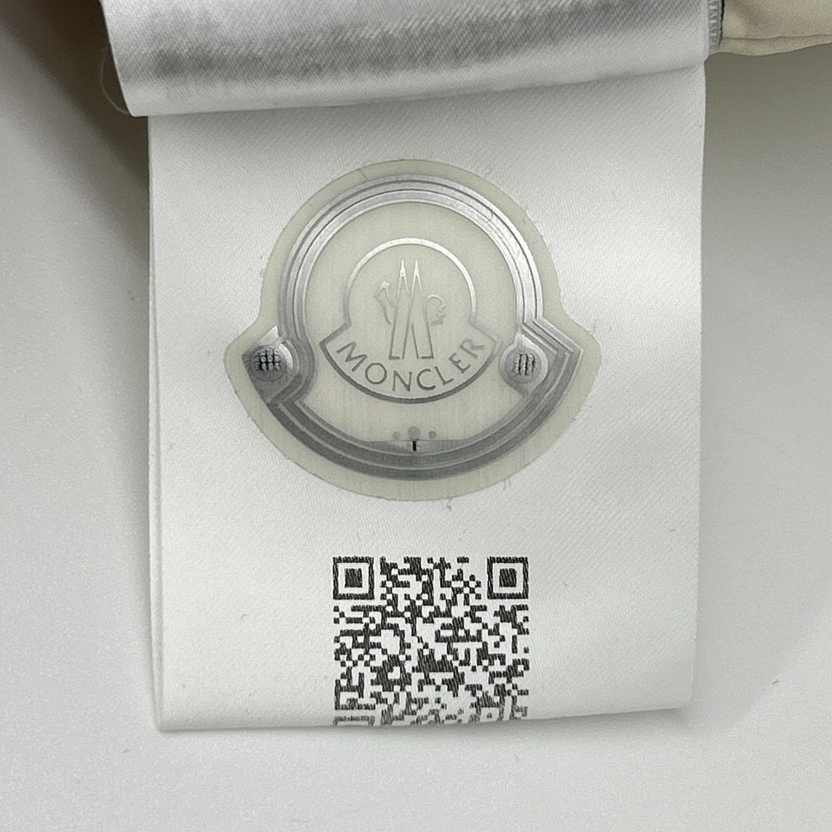 MONCLER YERES 19 Nylon Light Down Jacket White