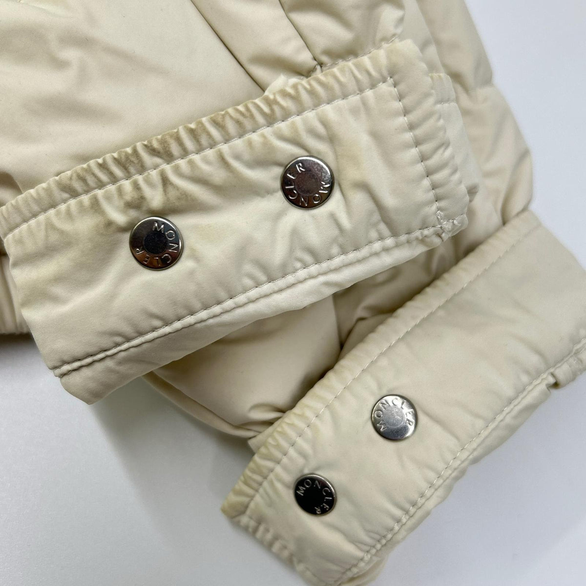 MONCLER YERES 19 Nylon Light Down Jacket White