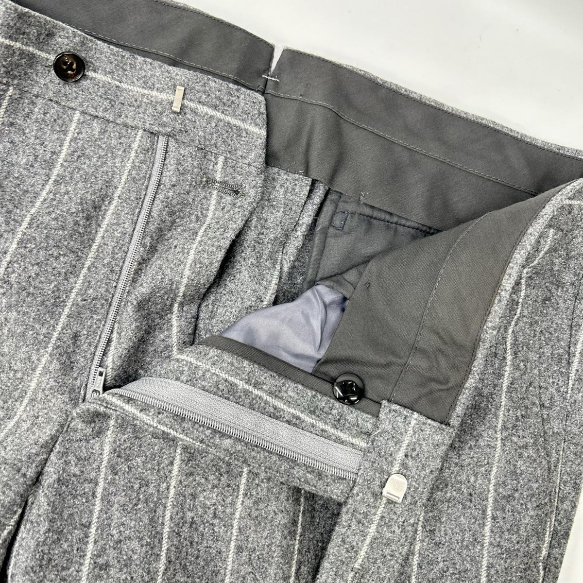 UNIVERSAL LANGUAGE Gray Stripe Canonico Wool Suit Size 48