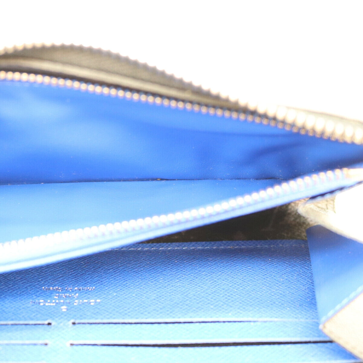 LOUIS VUITTON Monogram Eclipse Zippy Dragonne Wallet