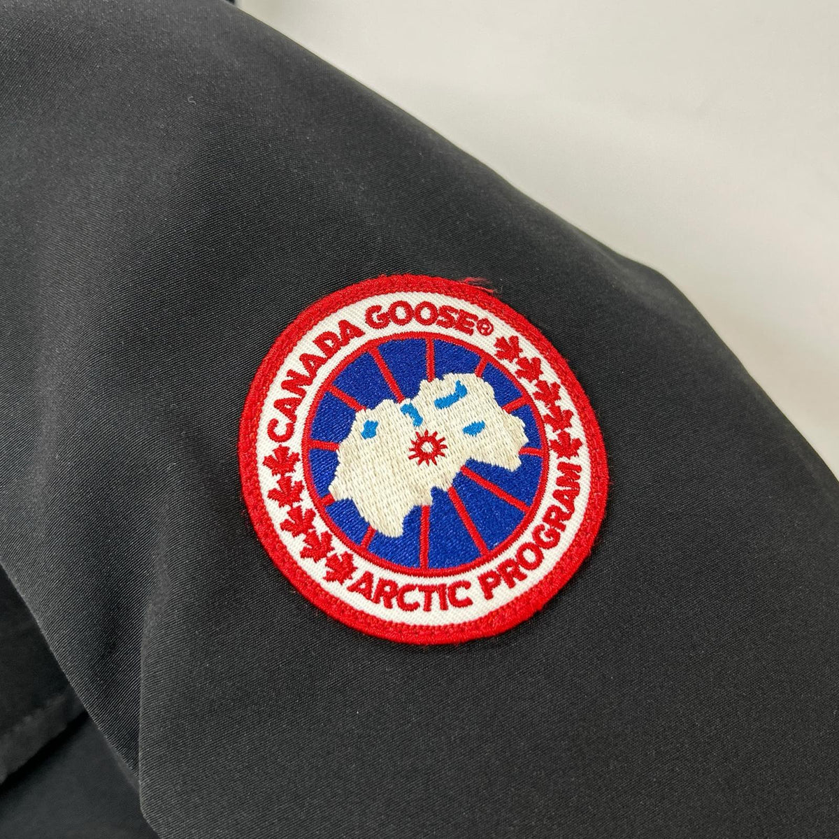 CANADA GOOSE Black Kamloops Down Jacket Size S