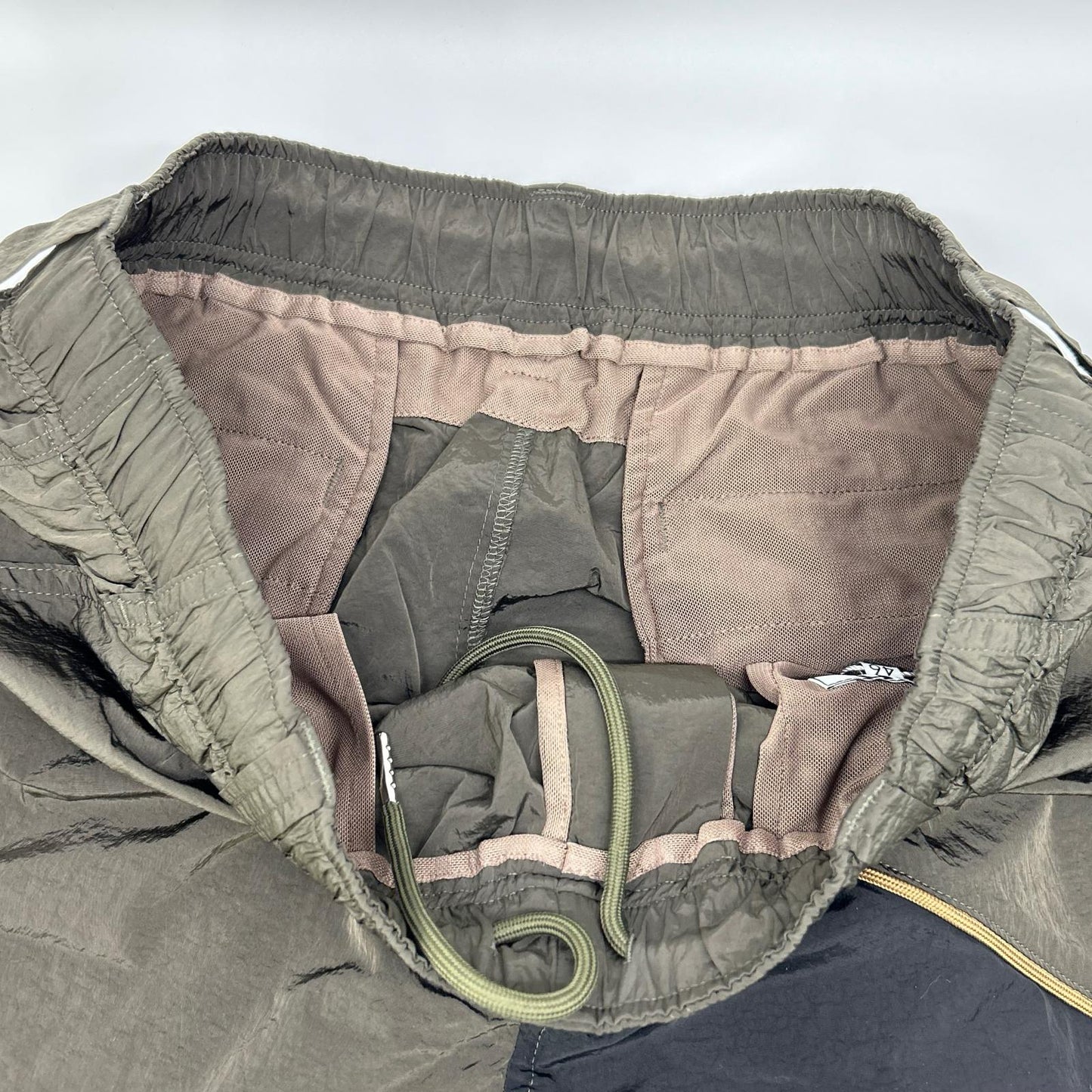 MARK&LONA Streamer Crinkle Nylon Jogger Brown Size 46