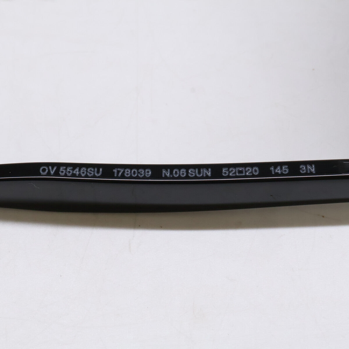 OLIVER PEOPLES OV5546SU Sunglasses Black/White Size 52x20