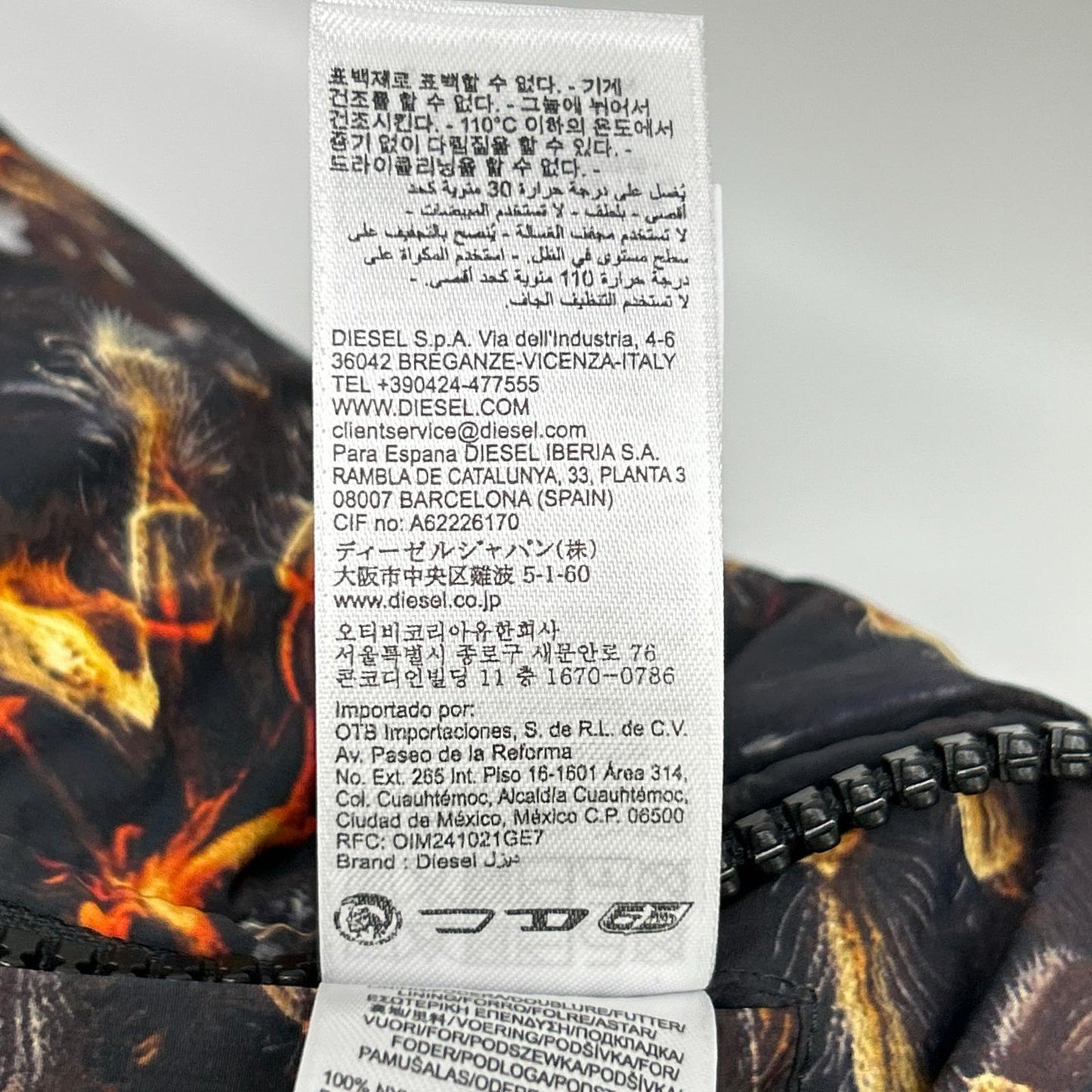 DIESEL A18760 Printed Hooded Padded Jacket Black Size 52