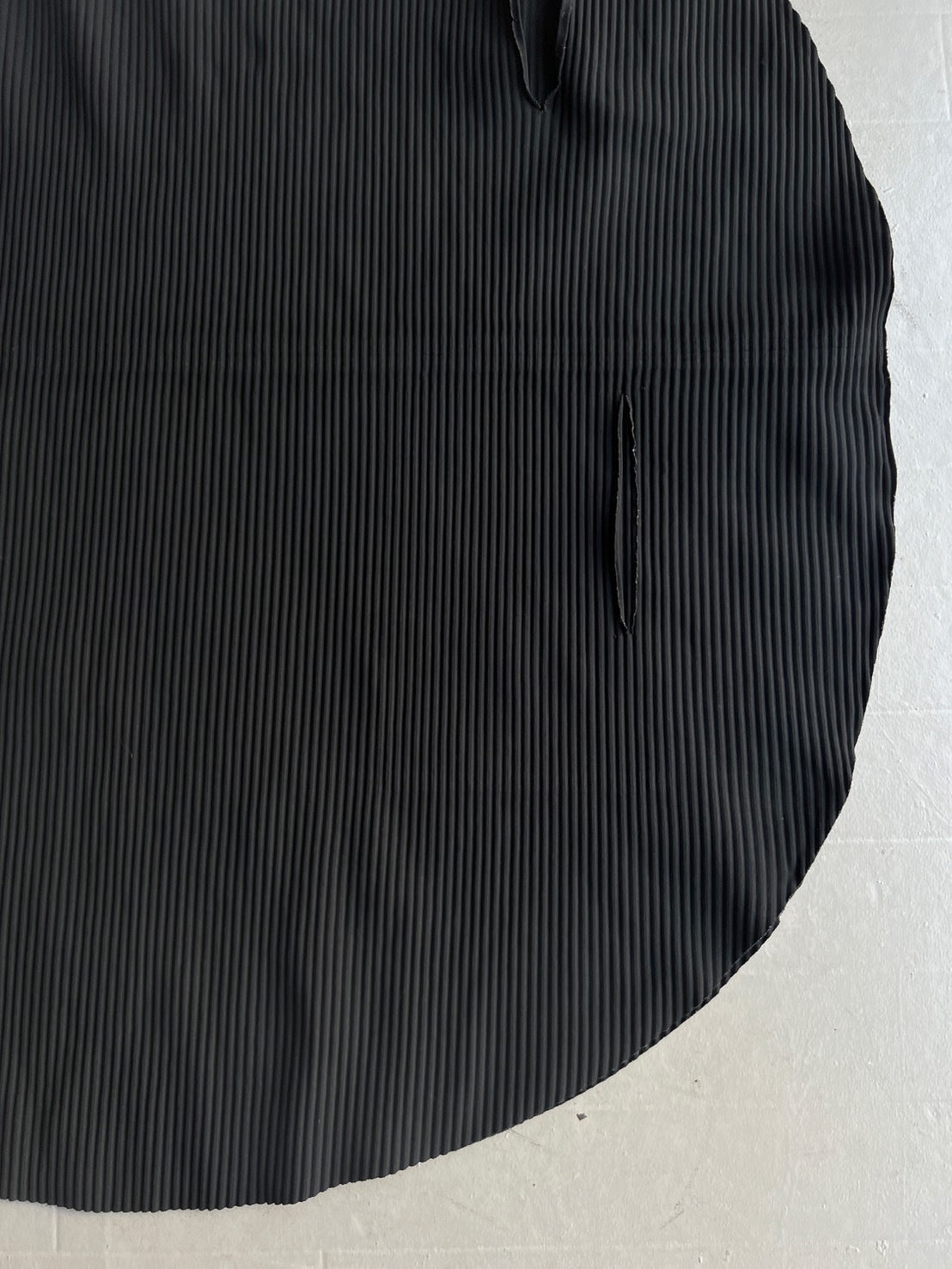 Issey Miyake 2011 me pleats circle design sleeveless poncho Black