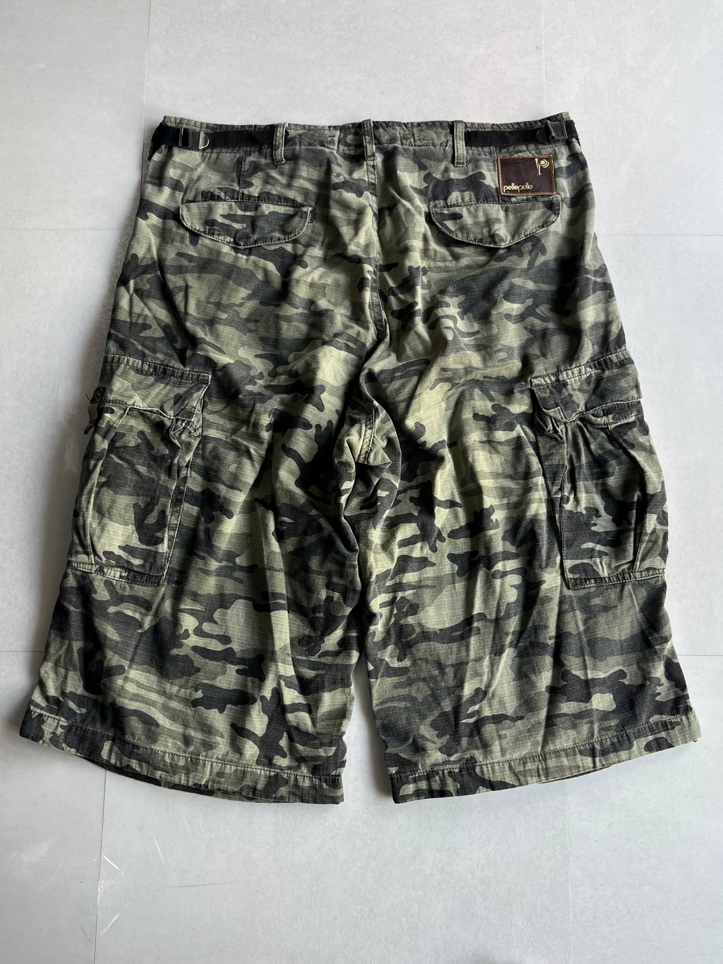 Pelle Pelle Green Camo Wide Short Pants Size WAIST