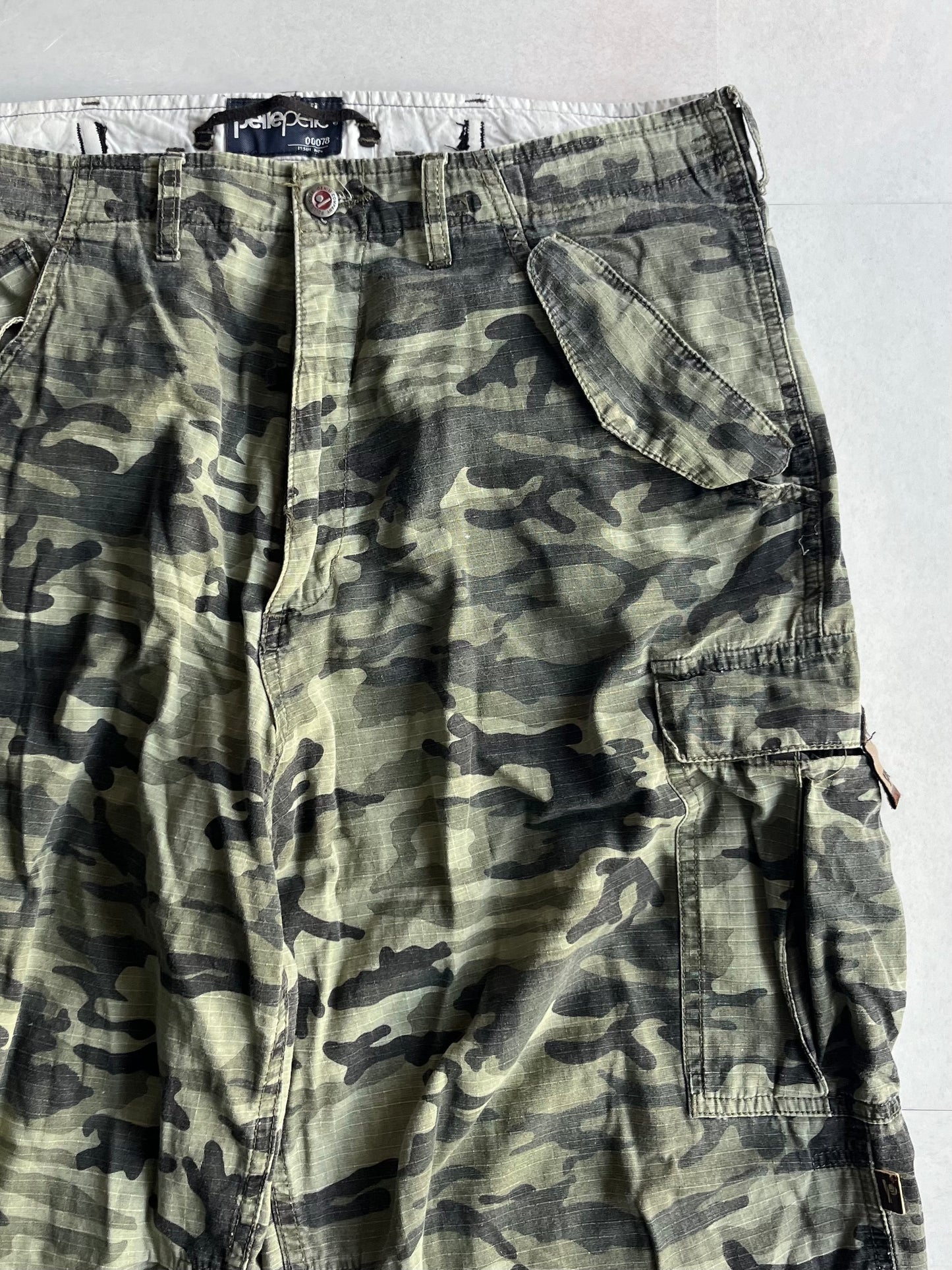 Pelle Pelle Green Camo Wide Short Pants Size WAIST