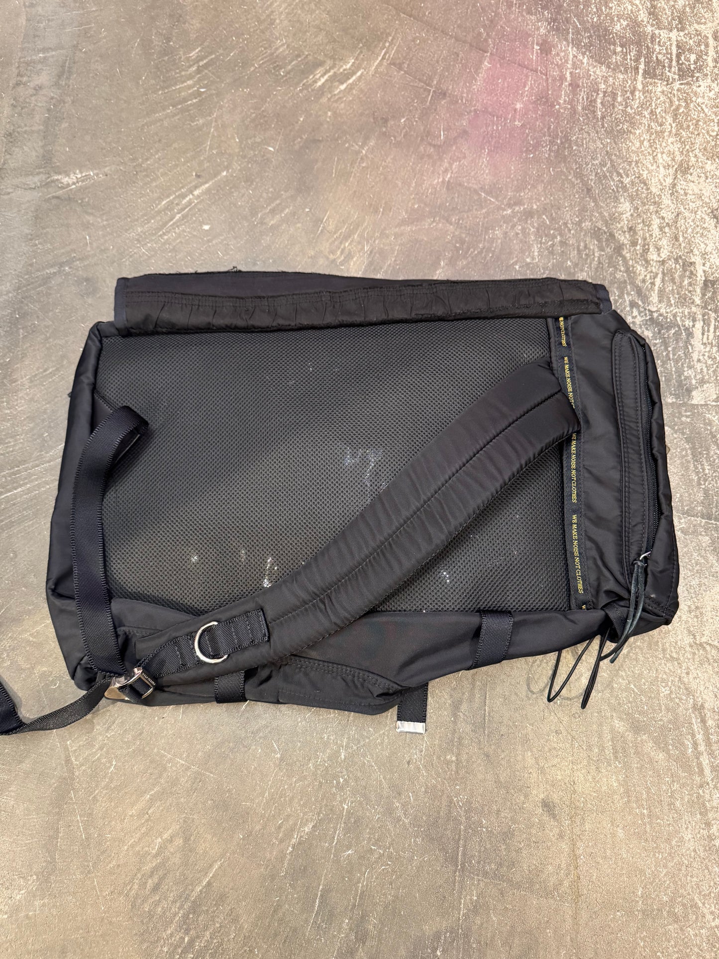 undercover "One Off" Black Size FREE