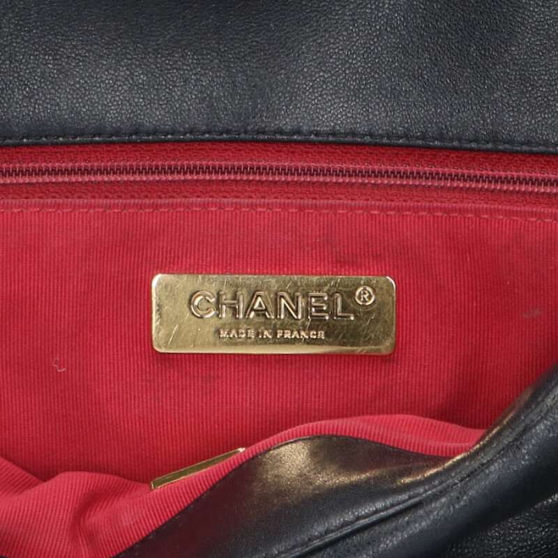 CHANEL 19 Lambskin Chain Shoulder Bag Black & Size ONE SIZE