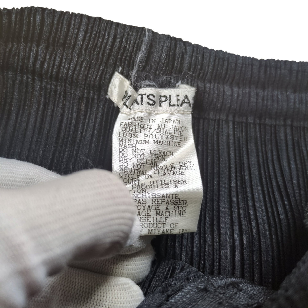 PLEATS PLEASE ISSEY MIYAKE Front Zip Skirt Black Size 3